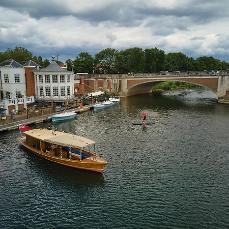 ホテル The Mitre, Hampton Court キングストン・アポン・テムズ エクステリア 写真 The River Wey at Farnham