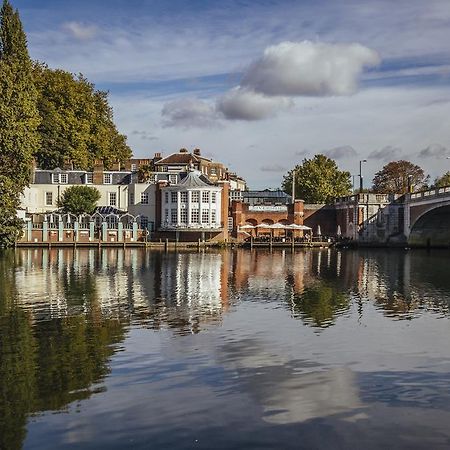 ホテル The Mitre, Hampton Court キングストン・アポン・テムズ エクステリア 写真 The River Wey at Farnham