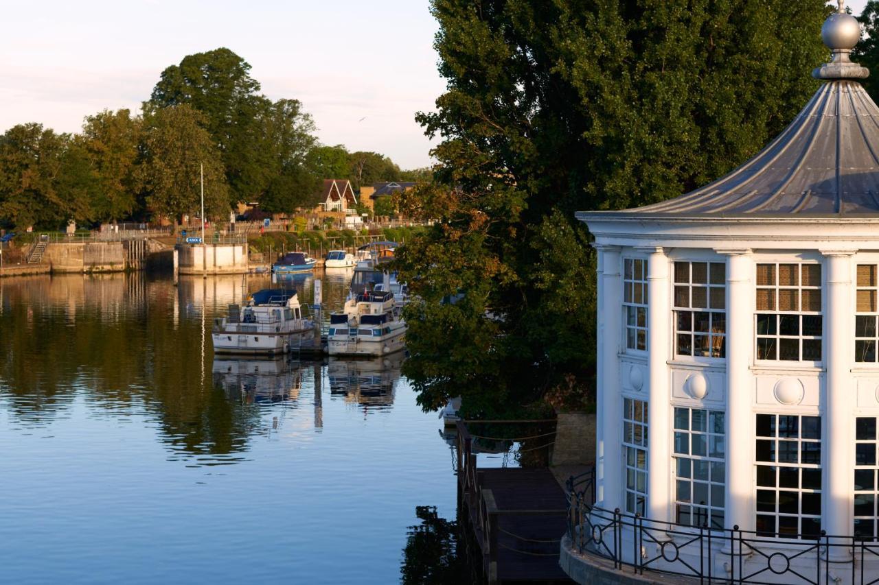 ホテル The Mitre, Hampton Court キングストン・アポン・テムズ エクステリア 写真 The River Wey at Farnham