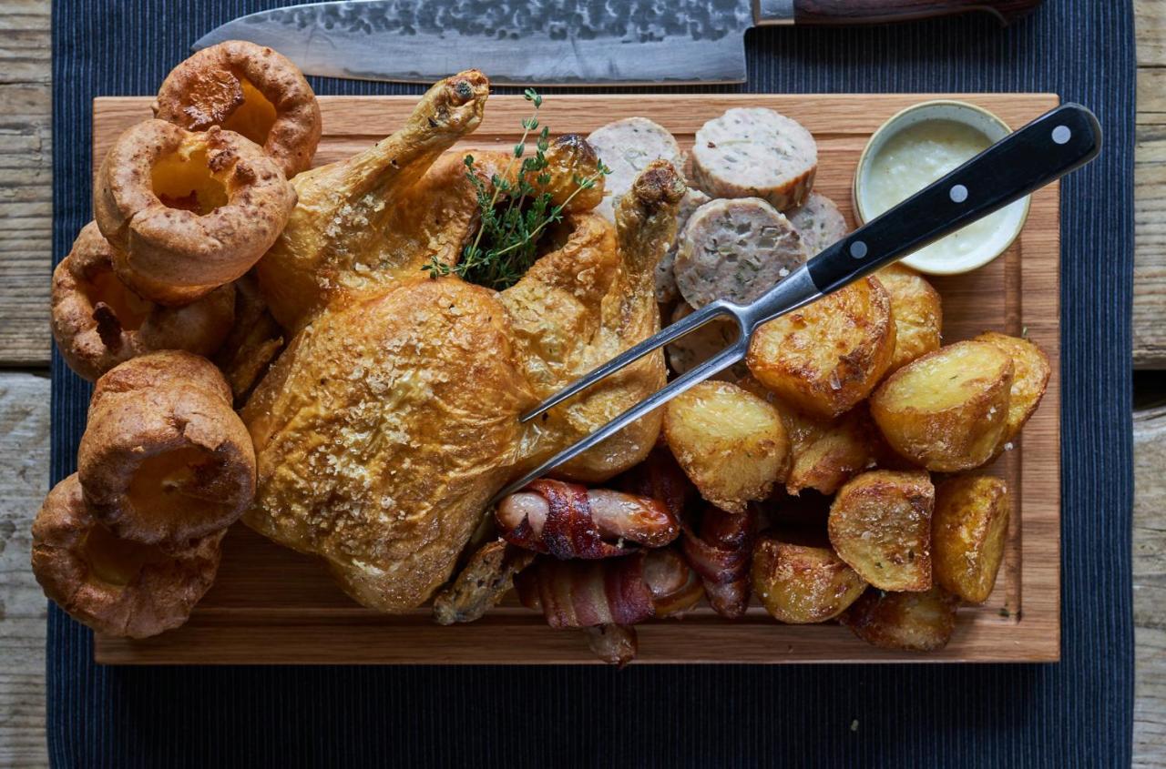 ホテル The Mitre, Hampton Court キングストン・アポン・テムズ エクステリア 写真 Sunday roast