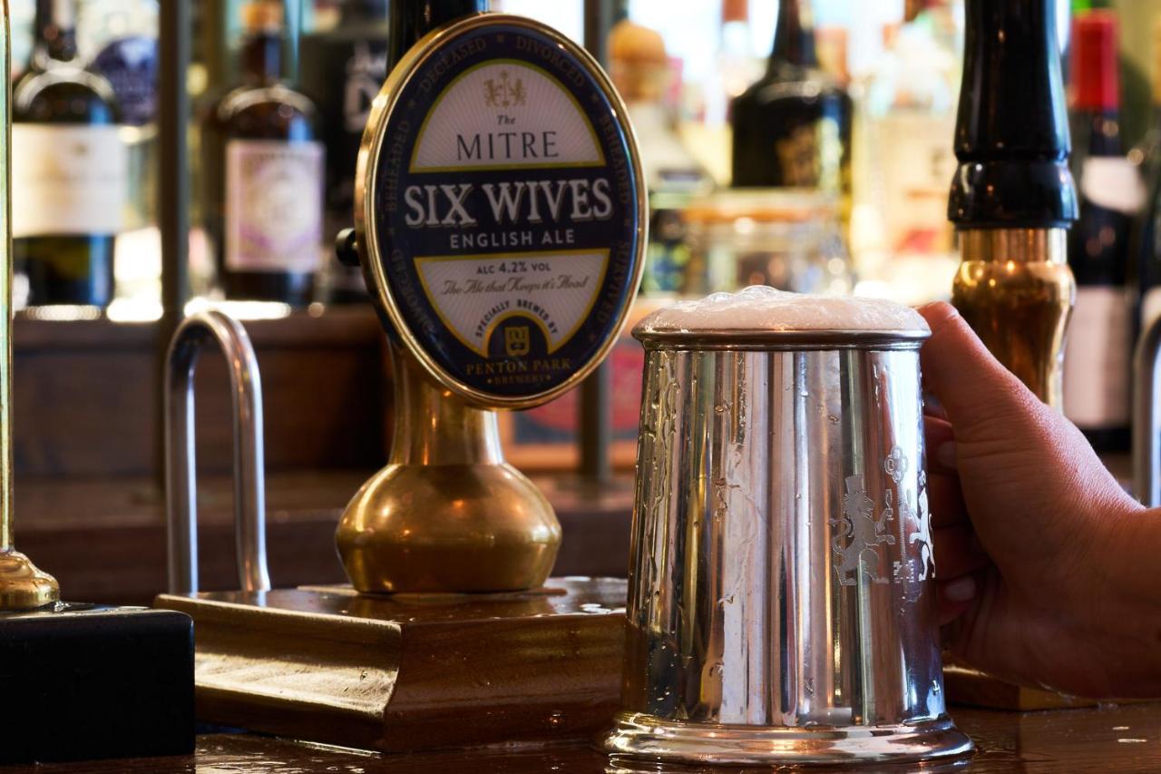 ホテル The Mitre, Hampton Court キングストン・アポン・テムズ エクステリア 写真 Mitre Six Wives