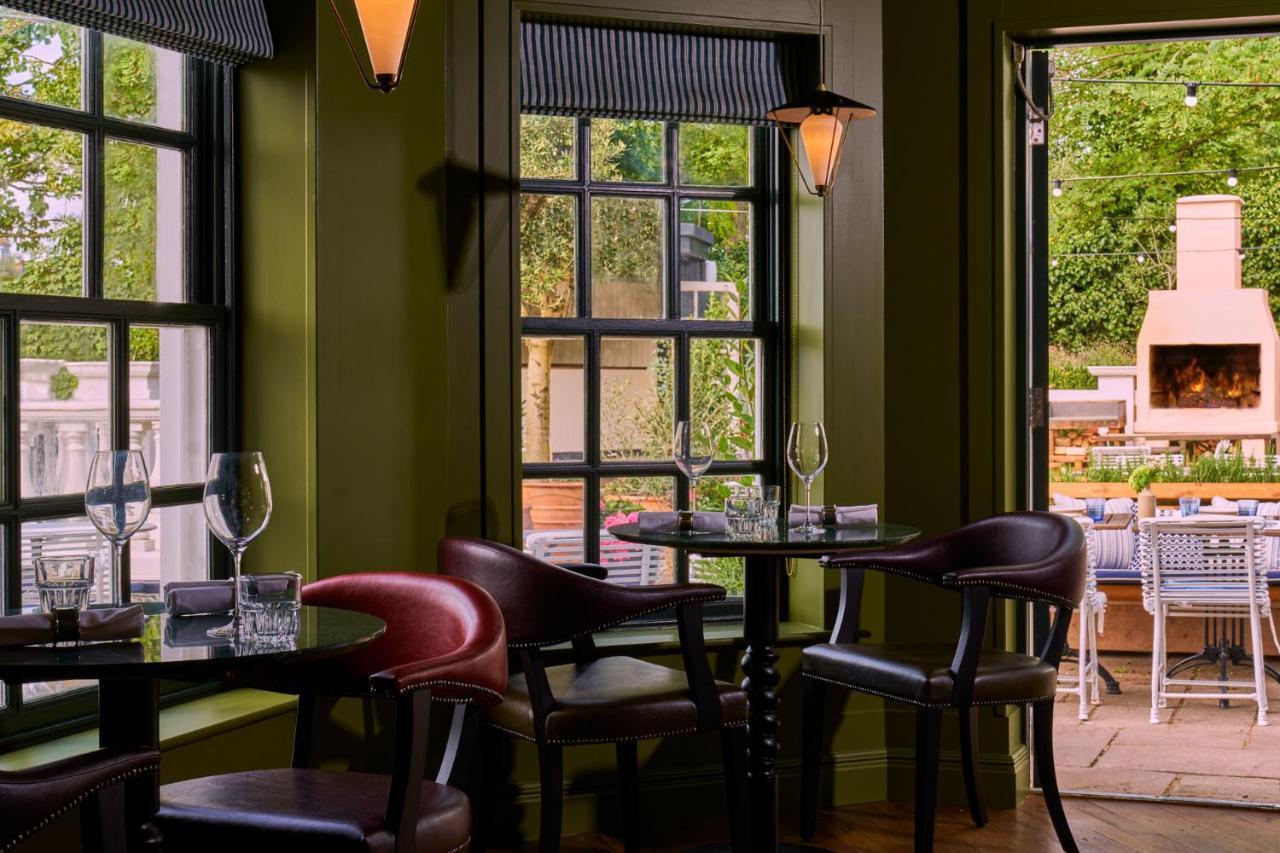 ホテル The Mitre, Hampton Court キングストン・アポン・テムズ エクステリア 写真 The interior of the restaurant