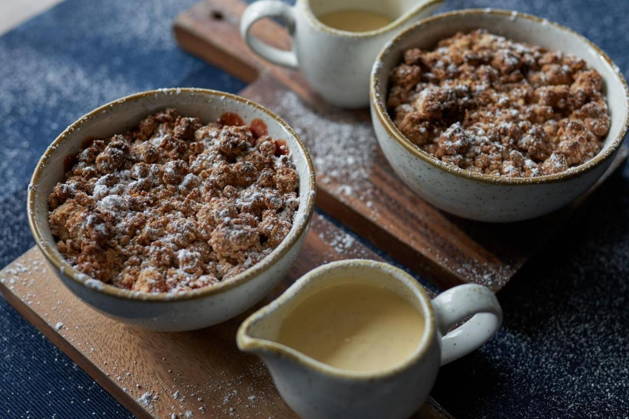 ホテル The Mitre, Hampton Court キングストン・アポン・テムズ エクステリア 写真 Apple and plum crumble