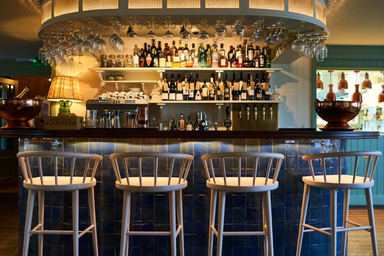 ホテル The Mitre, Hampton Court キングストン・アポン・テムズ エクステリア 写真 The bar at the River Café