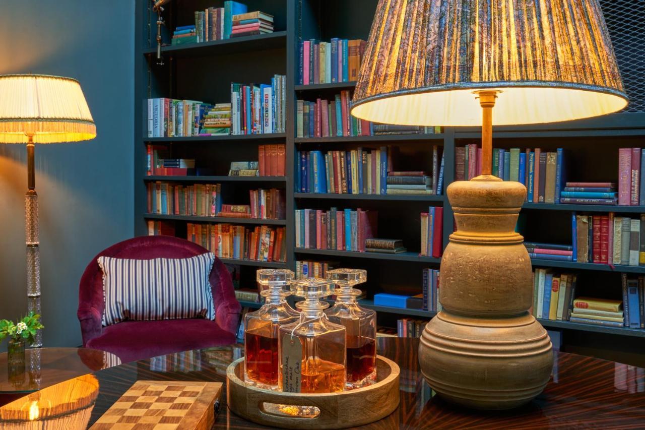 ホテル The Mitre, Hampton Court キングストン・アポン・テムズ エクステリア 写真 Library at the Hotel