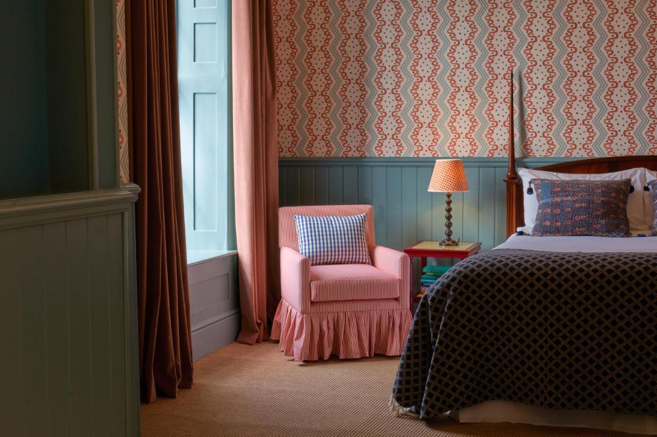 ホテル The Mitre, Hampton Court キングストン・アポン・テムズ エクステリア 写真 A bedroom at The Mitre