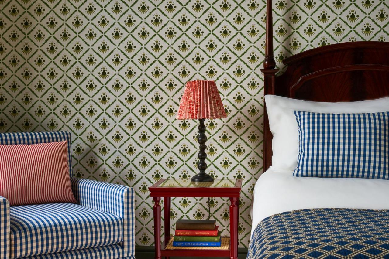 ホテル The Mitre, Hampton Court キングストン・アポン・テムズ エクステリア 写真