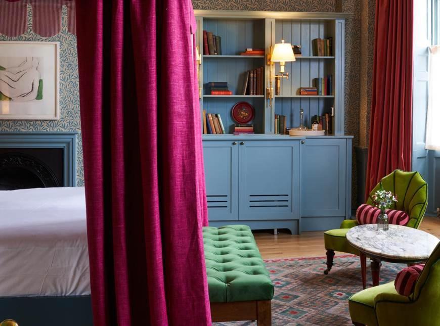 ホテル The Mitre, Hampton Court キングストン・アポン・テムズ エクステリア 写真 A room at the Hotel