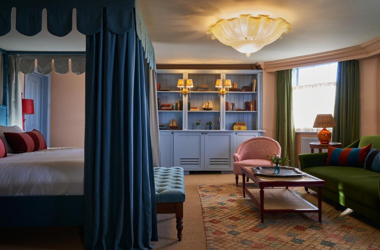 ホテル The Mitre, Hampton Court キングストン・アポン・テムズ エクステリア 写真
