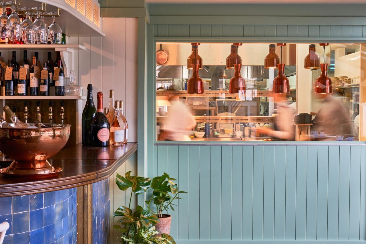ホテル The Mitre, Hampton Court キングストン・アポン・テムズ エクステリア 写真 The Pass at The Pig