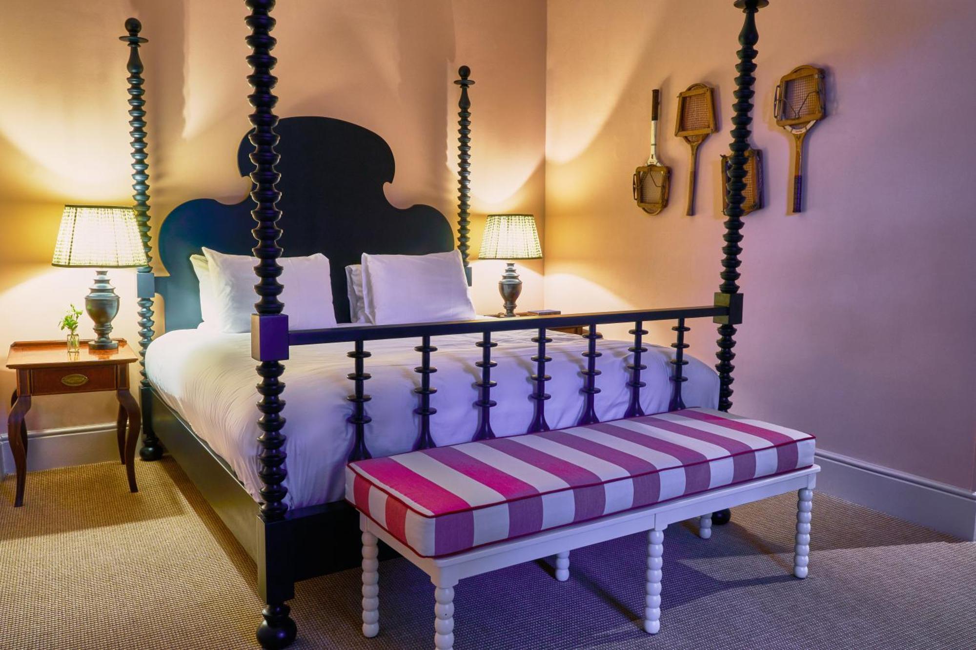 ホテル The Mitre, Hampton Court キングストン・アポン・テムズ エクステリア 写真 A guest room at the Hotel du Pont