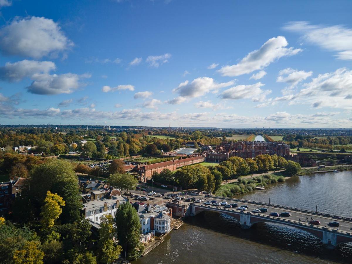 ホテル The Mitre, Hampton Court キングストン・アポン・テムズ エクステリア 写真 The River Thames at Hampton