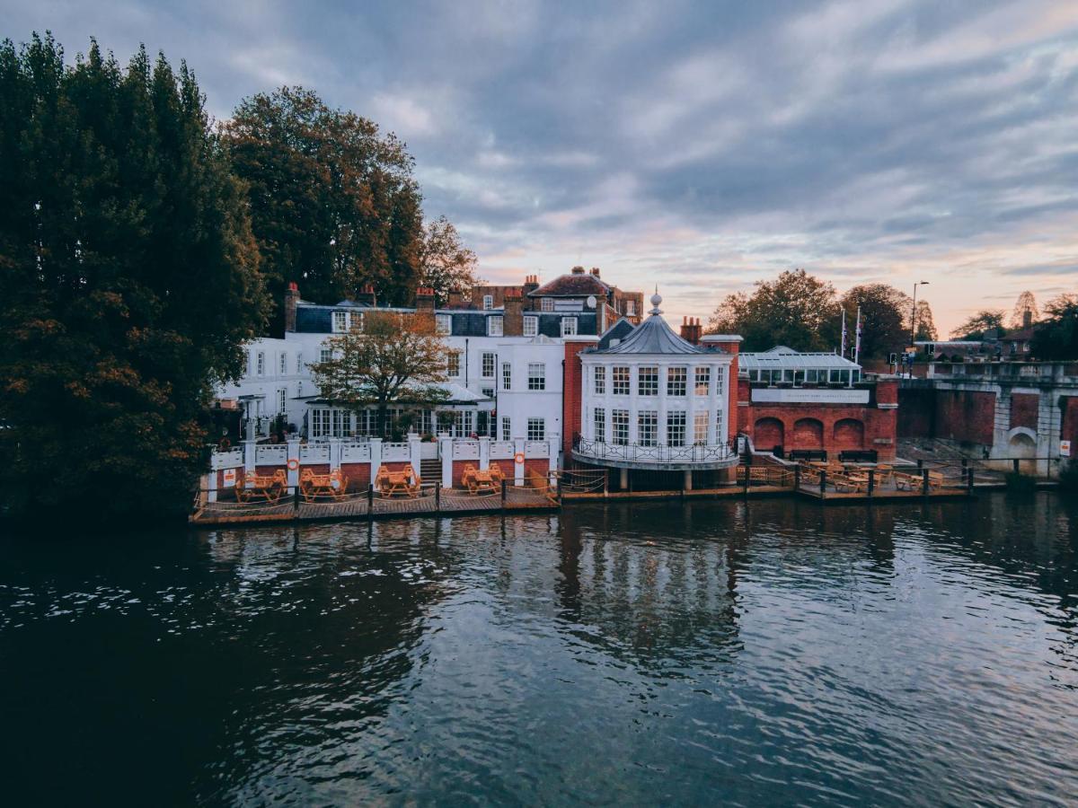 ホテル The Mitre, Hampton Court キングストン・アポン・テムズ エクステリア 写真 The River Wey in Guildford