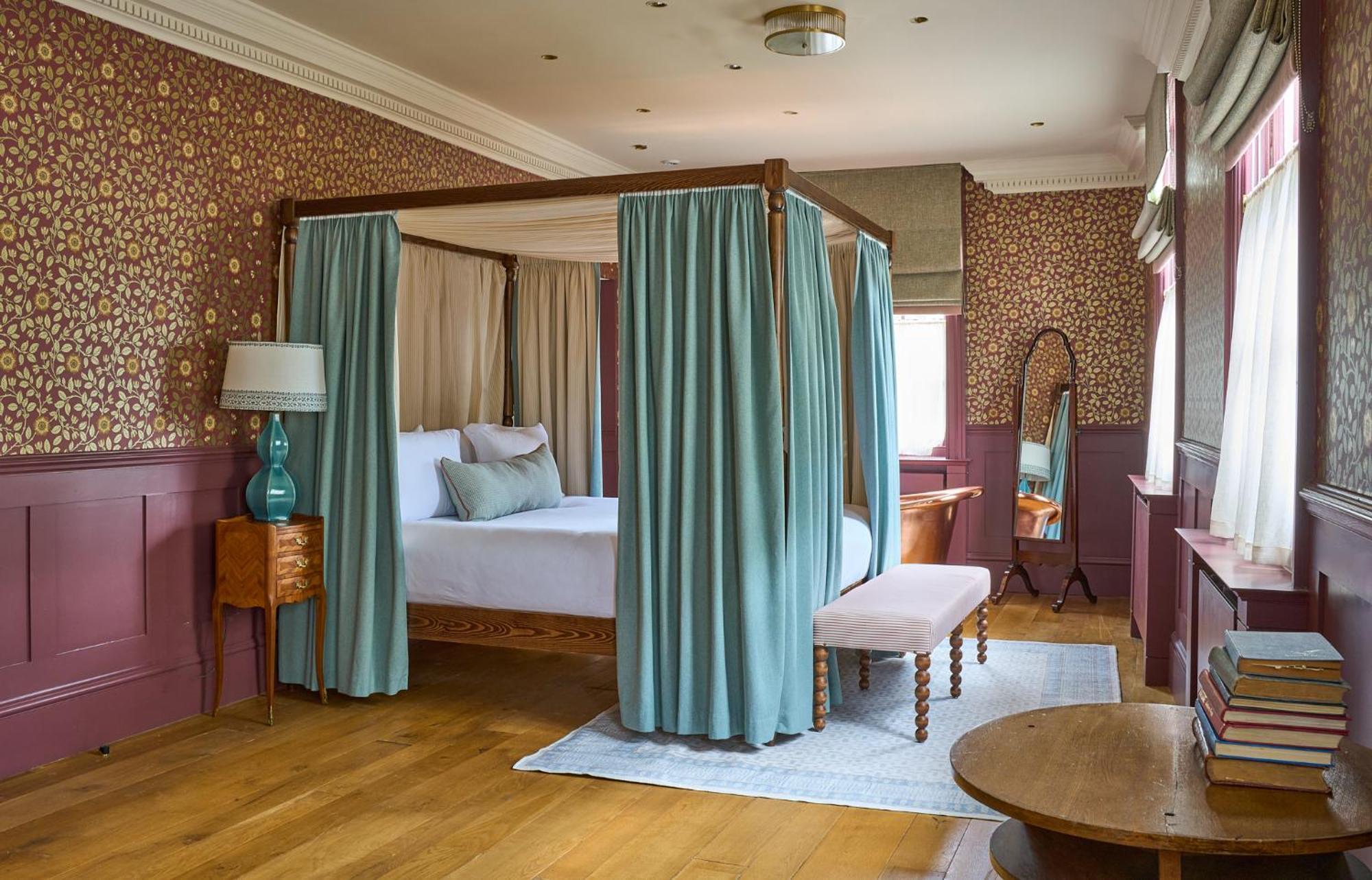 ホテル The Mitre, Hampton Court キングストン・アポン・テムズ エクステリア 写真 A bedroom at the hotel