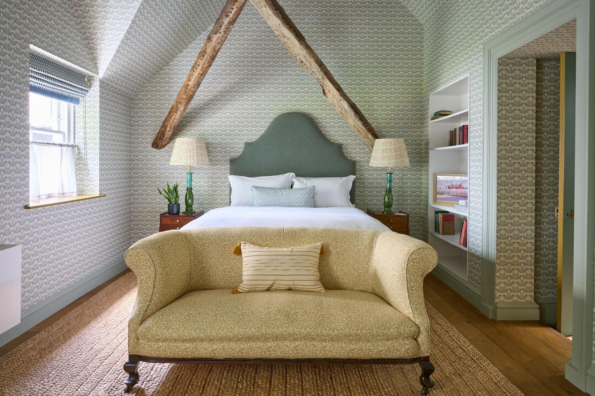 ホテル The Mitre, Hampton Court キングストン・アポン・テムズ エクステリア 写真 A bedroom at The Mitre