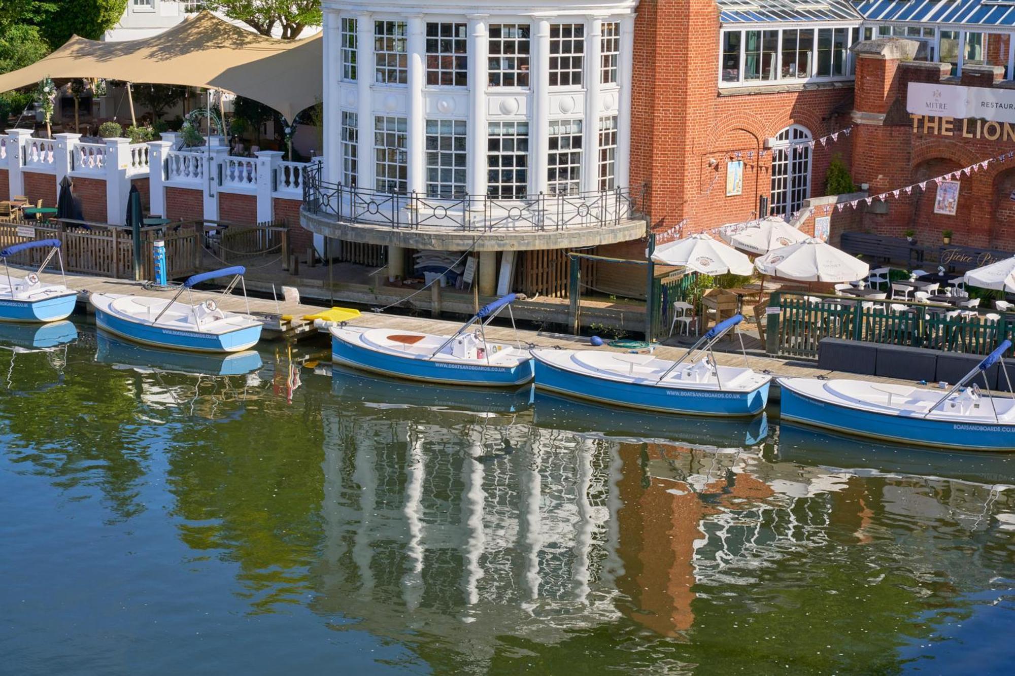 ホテル The Mitre, Hampton Court キングストン・アポン・テムズ エクステリア 写真 The River Restaurant