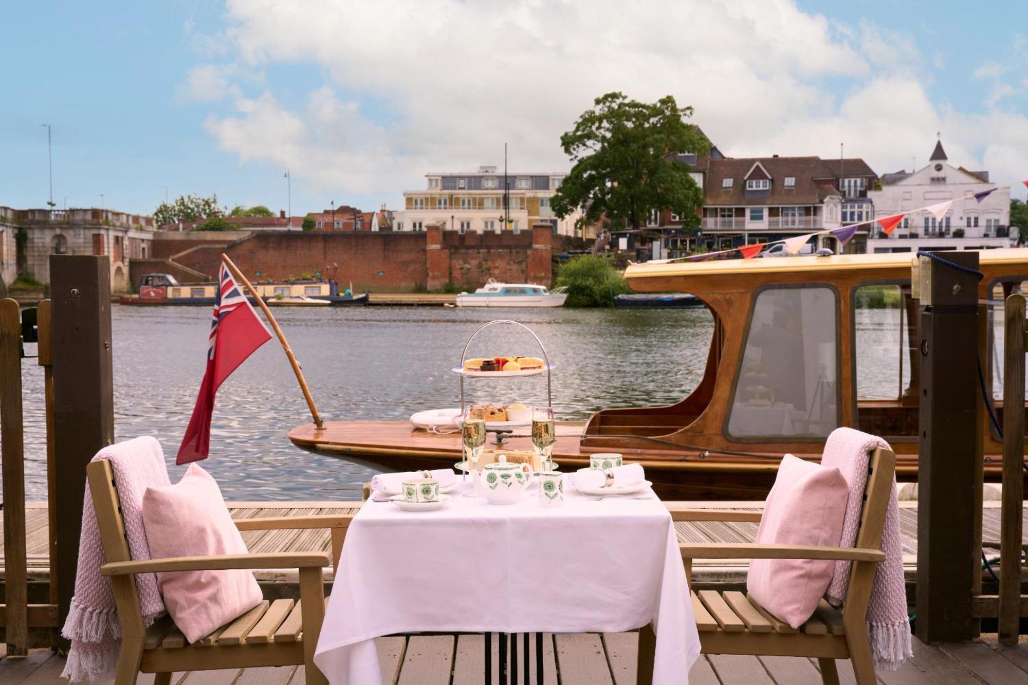 ホテル The Mitre, Hampton Court キングストン・アポン・テムズ エクステリア 写真 The River Restaurant